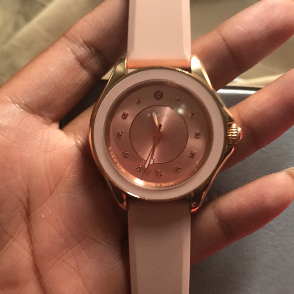 Michelle watch, comes with a box No receipt.